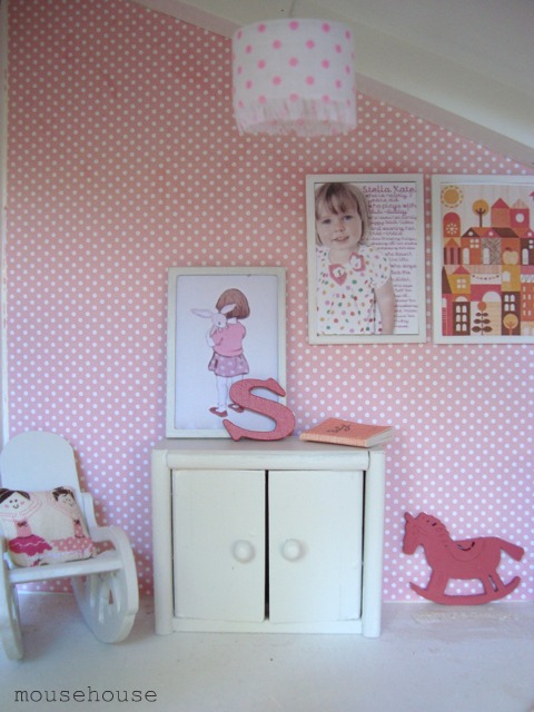 Maison de poupée chambre bébé